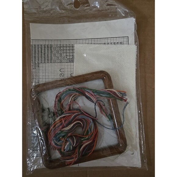 Vintage New Dale Burdett A Country Cross Stitch Kit Grandmothers CK222 1985 - Picture 2 of 2